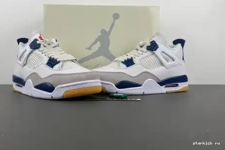 DR5415-100 Jordan SB DR5415-100 Retro Navy 4  0527